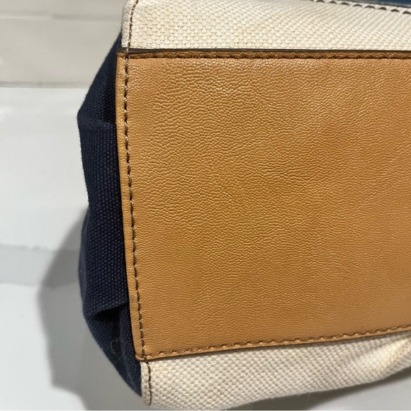 RELIC Floral Canvas and Tan Leather Trim with Wooden Handles Shoulder Bag - Picture 10 of 14